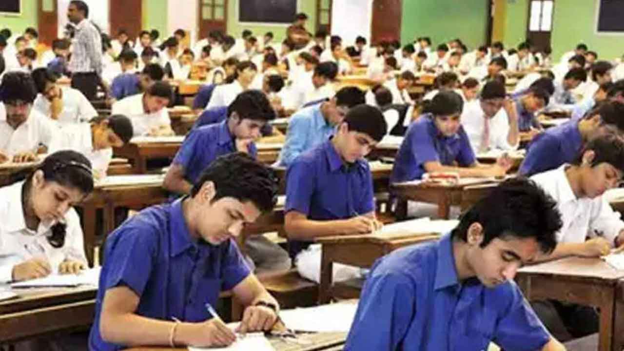 SC Gurukula Society | సెంటర్‌ ఆఫ్‌ ఎక్స్‌లెన్స్‌ల్లో.. పరీక్షలయ్యాకే సెకండియర్‌ సిలబస్‌ బోధన