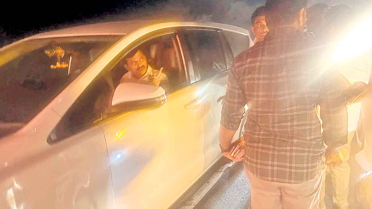 మంత్రి పొంగులేటికి తప్పిన ప్రమాదం