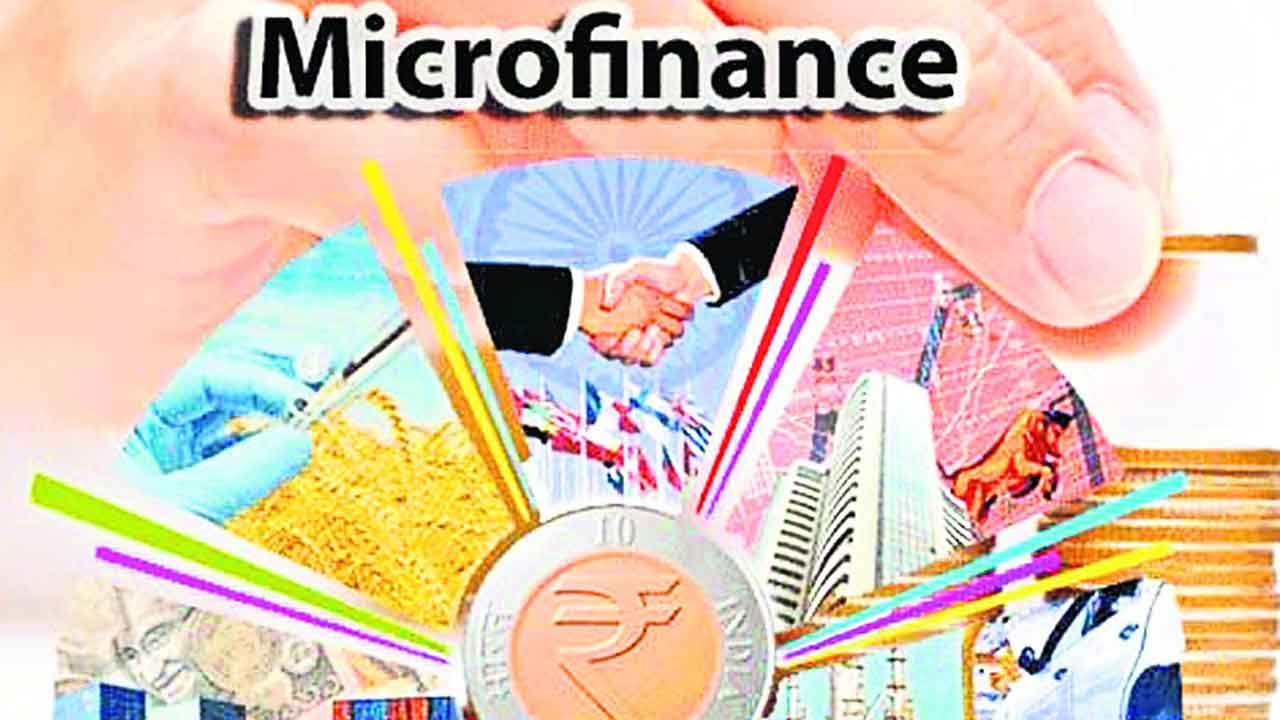మళ్లీ మైక్రో పడగ.. గ్రామాల్లో రెచ్చిపోతున్న ఫైనాన్స్‌ సంస్థలు
