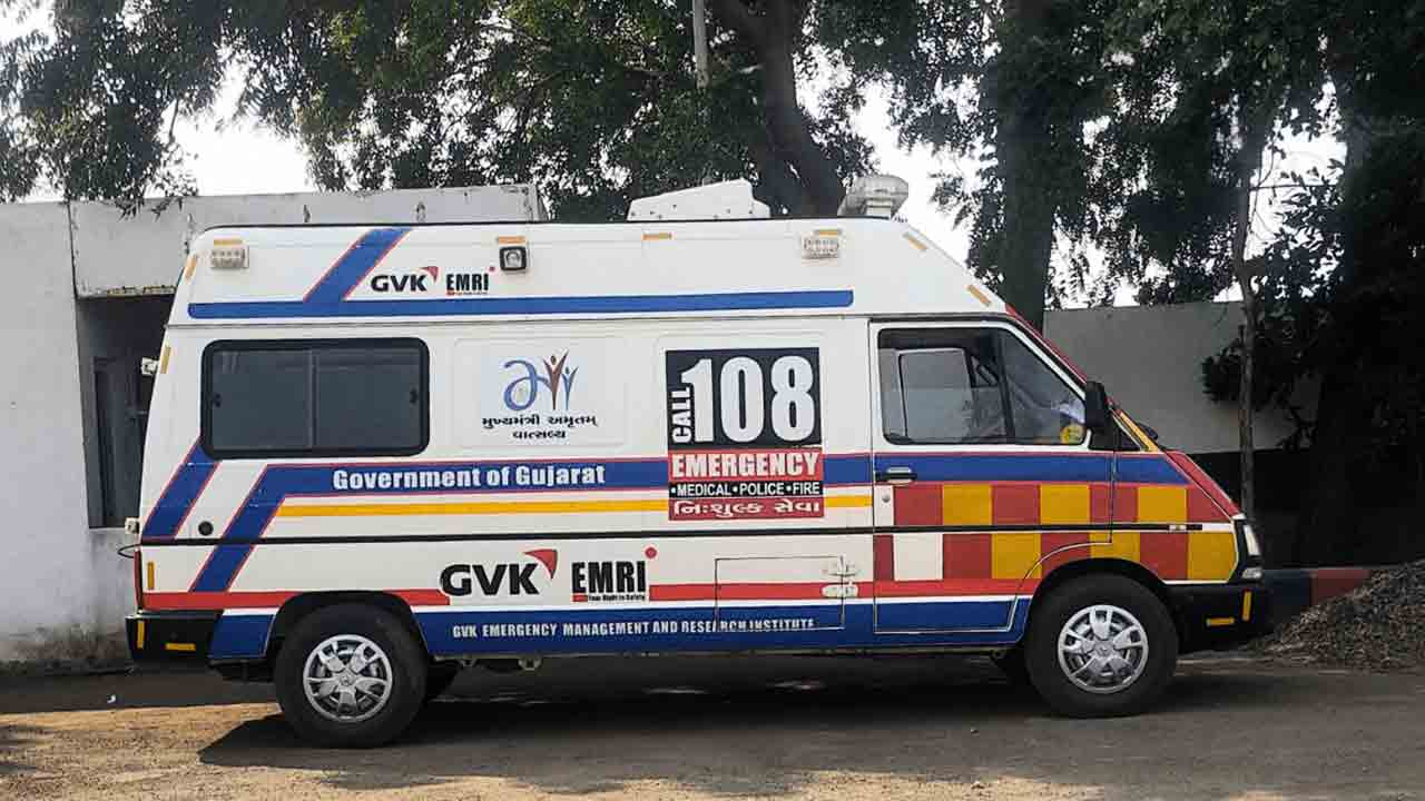 CPR | సీపీఆర్‌ చేసి చిన్నారిని కాపాడిన 108 సిబ్బంది