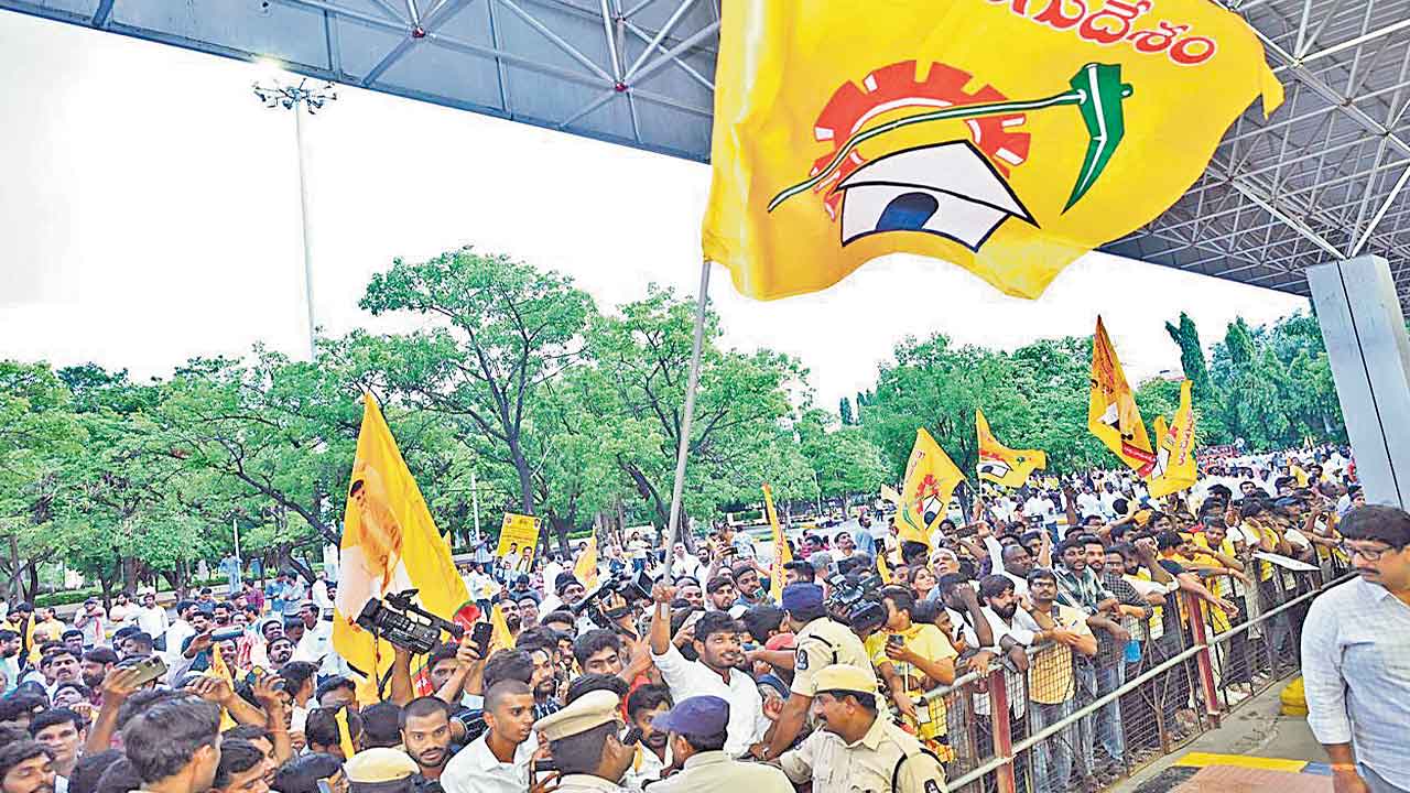 మళ్లీ పంజా విసురుతున్న వలసవాదం