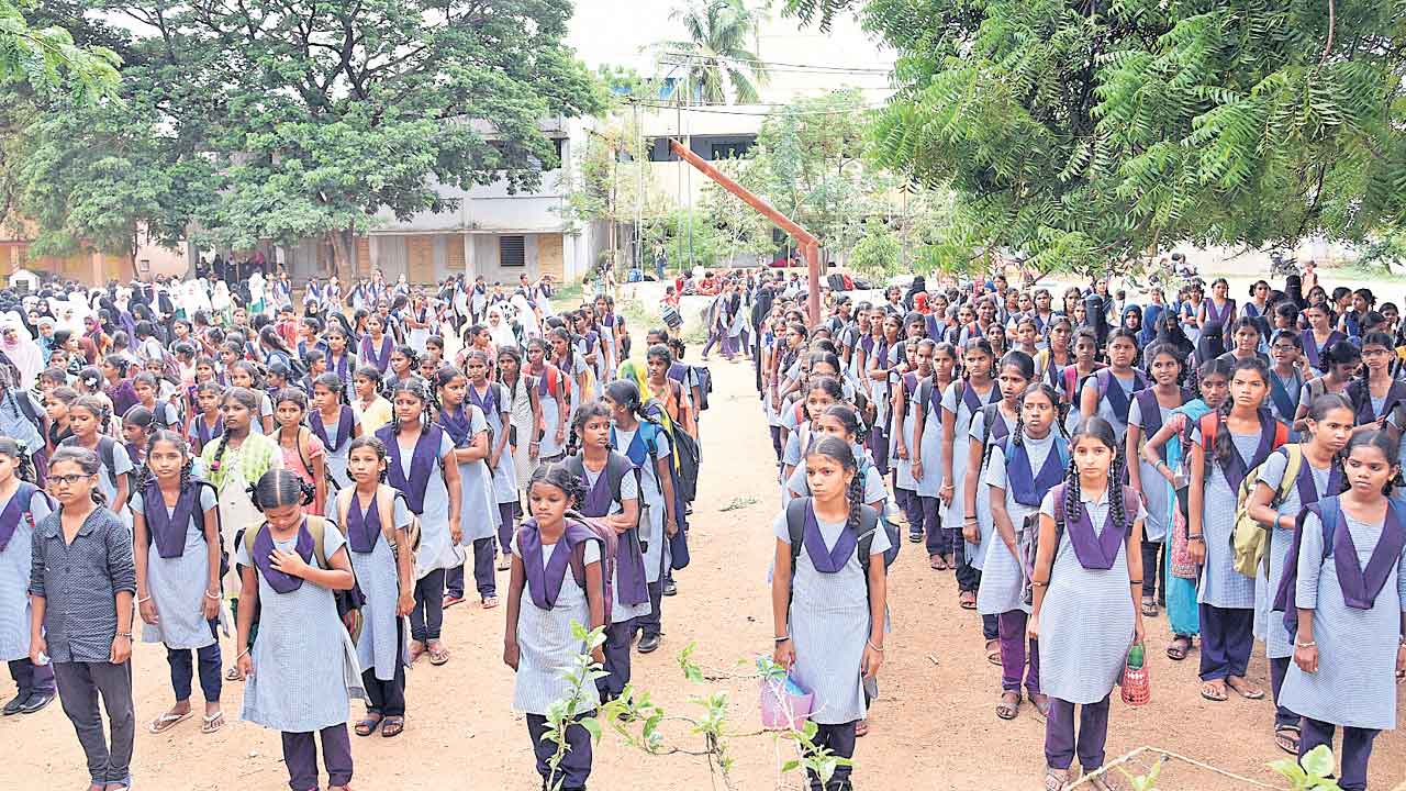 డిటెన్షన్‌ ఎవరి వైఫల్యం..?