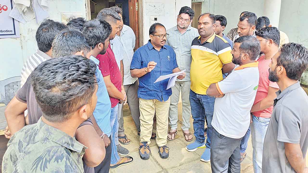 అర్హులకు రేషన్‌ కార్డులు ఇవ్వరా?