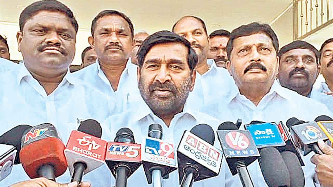 పథకాల అమలు బోగస్‌