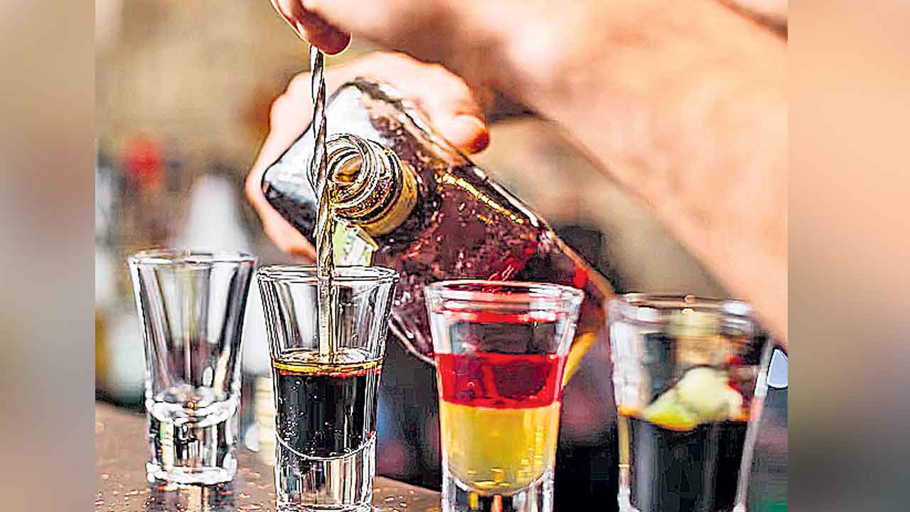 Liquor Rates | మద్యం ధరల పెంపుపై దొంగాట! తప్పుదోవ పట్టించేందుకే విభేదాల నాటకం!