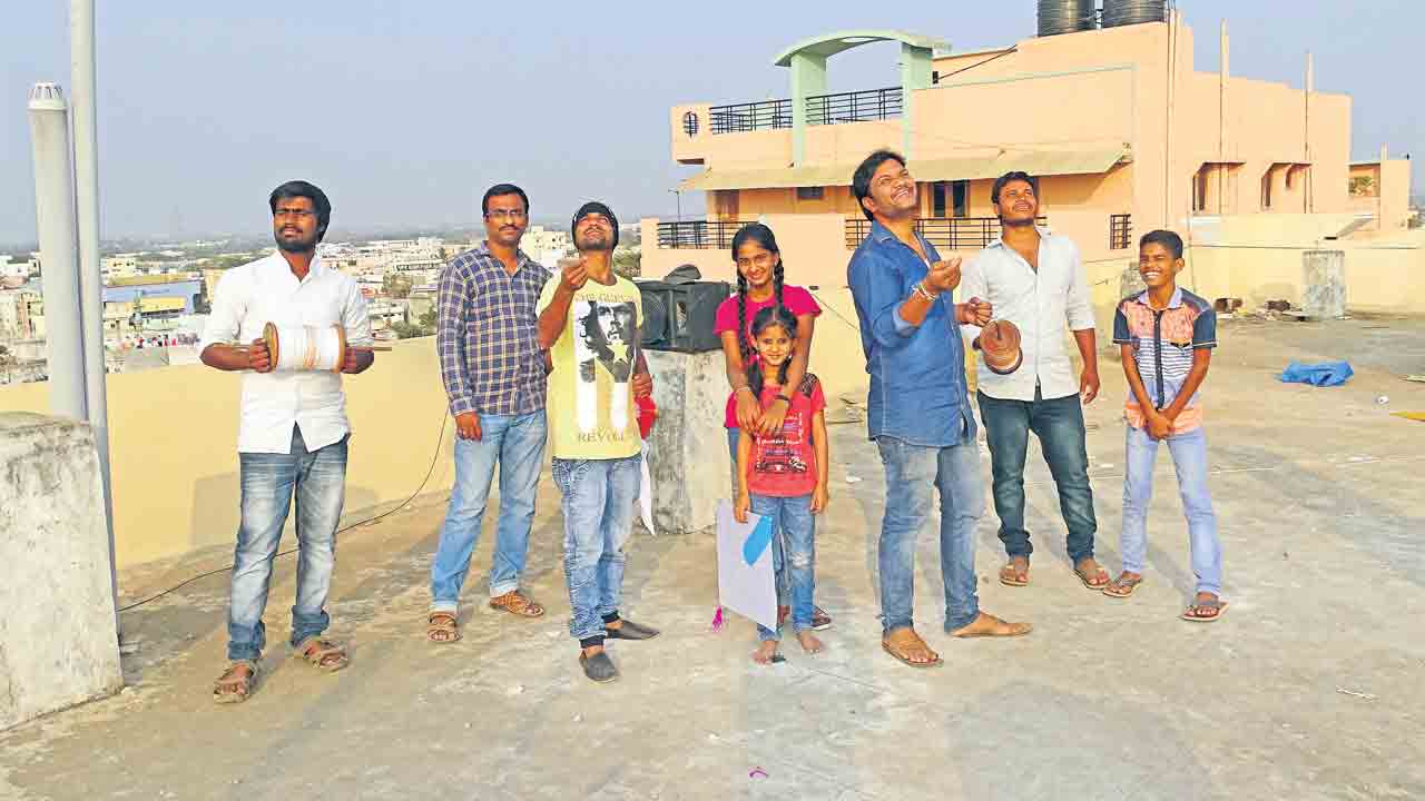 సంక్రాంతి సందడి..