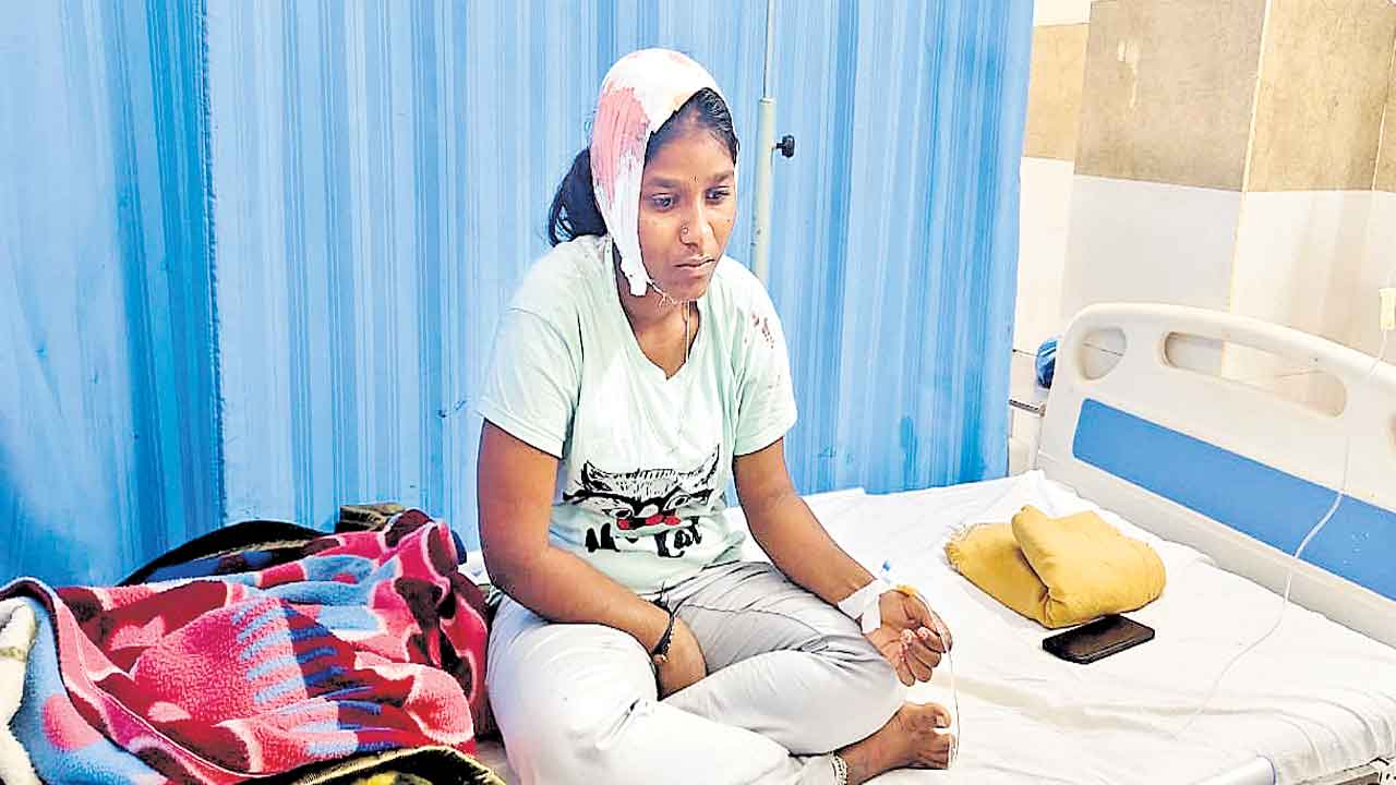 హాస్టల్‌లో ఊడిపడ్డ పైపు