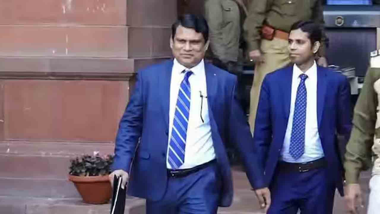 బంగ్లా దౌత్యవేత్తతో కేంద్రం భేటీ