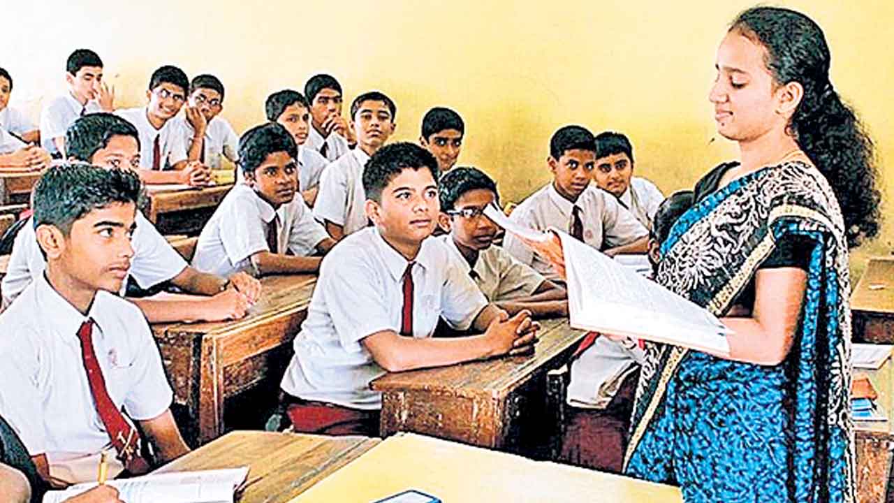 School Fees | స్కూల్‌ ఫీజుల కట్టడి ఇప్పట్లో లేనట్టేనా.. చట్టంపై కాంగ్రెస్‌ ప్రభుత్వం కాలయాపన!