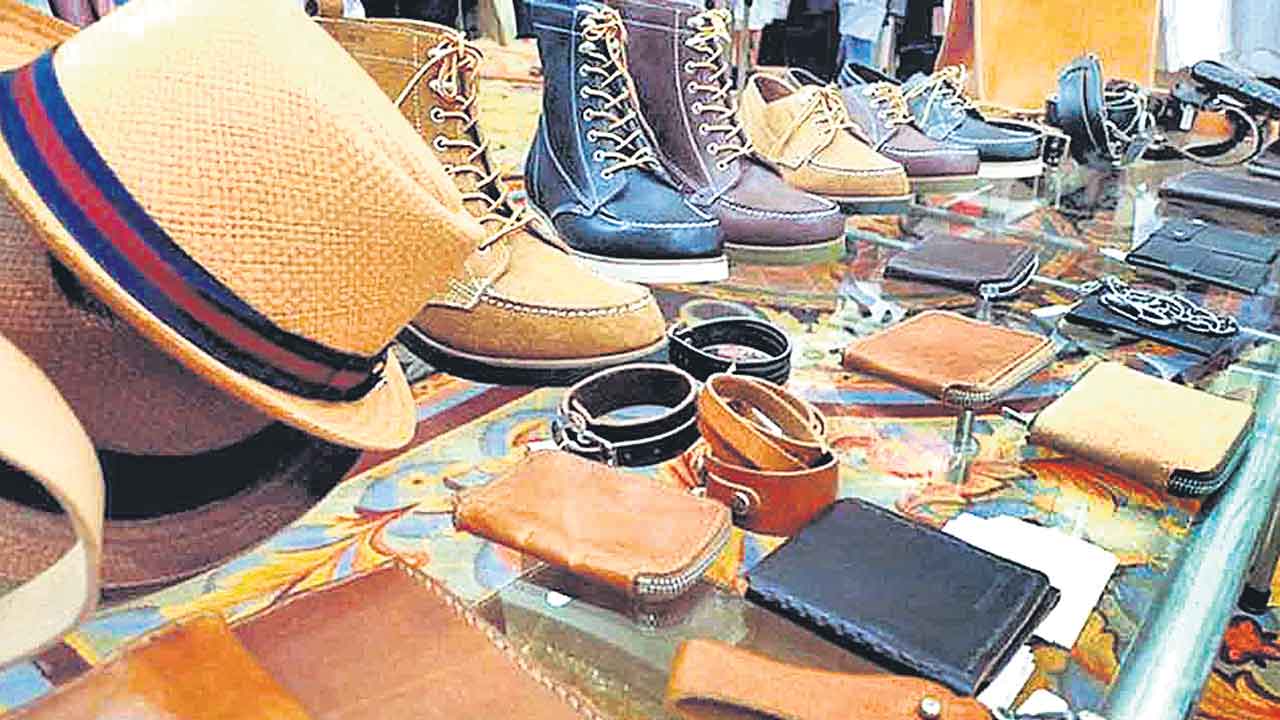 CLRI | తోళ్ల పరిశ్రమ అభివృద్ధికి సీఎల్‌ఆర్‌ఐతో జట్టు.. రాష్ట్రంలో ఆరు లెదర్‌ పార్క్‌లు