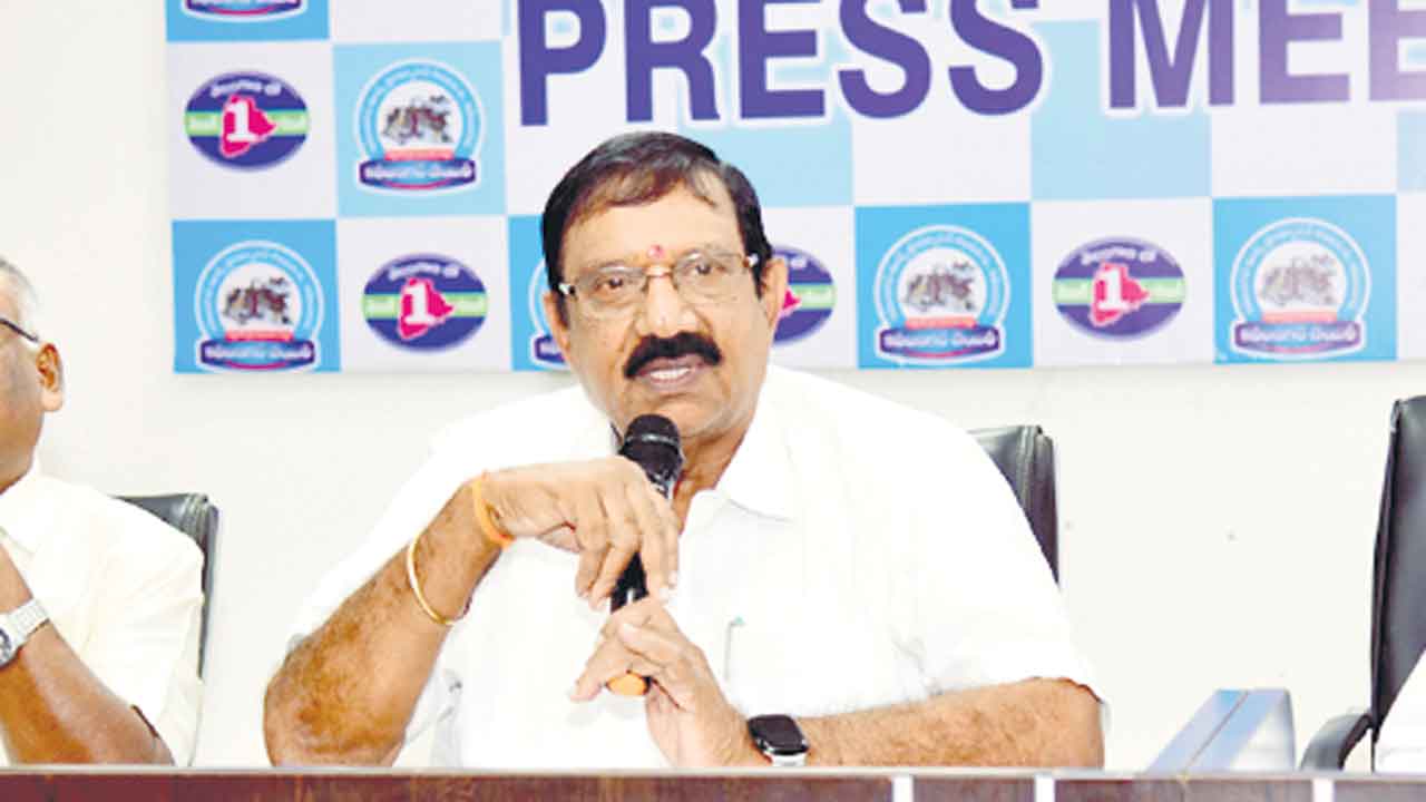 డెయిరీపై ఆరోపణలు వద్దు