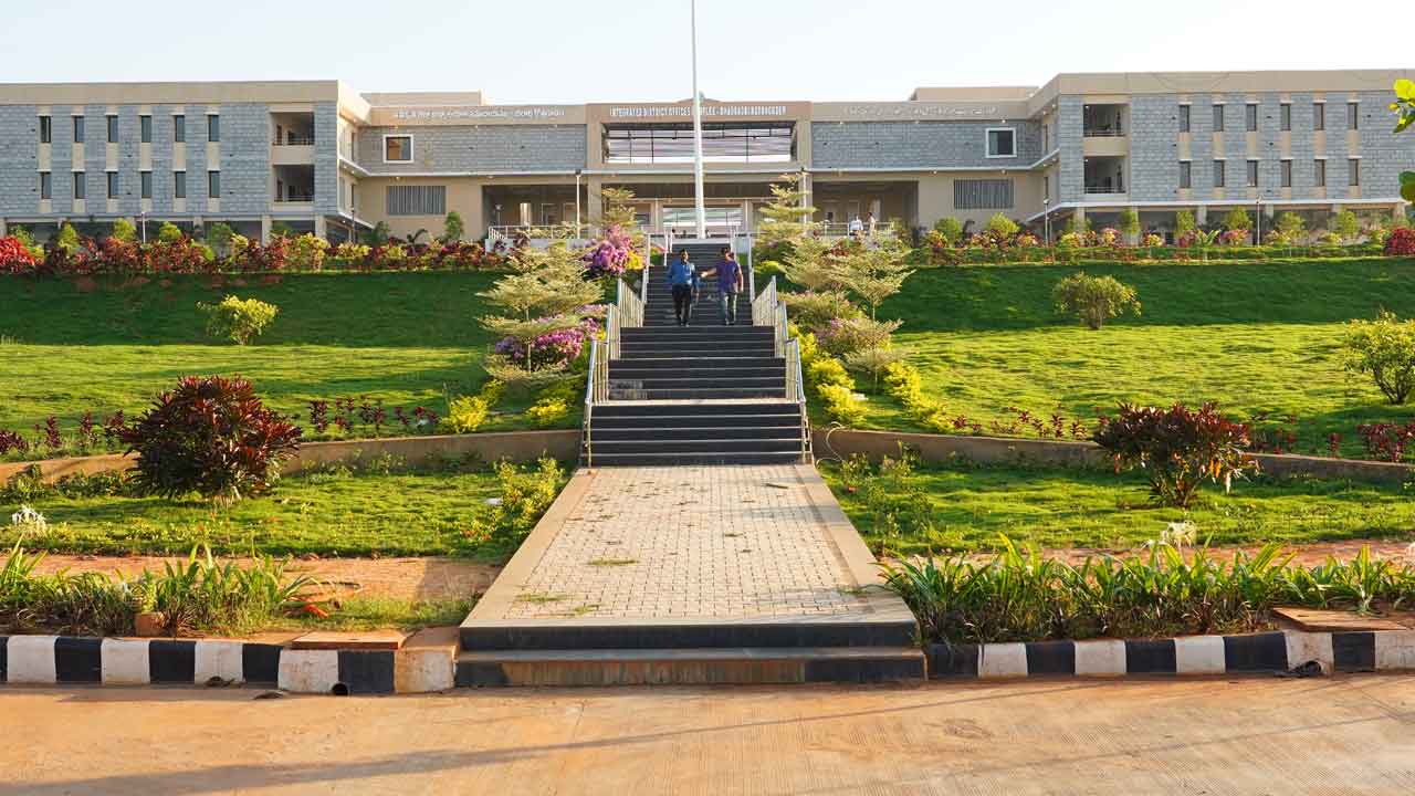 కార్పొరేషన్‌తో కామ్రేడ్ల కలవరం