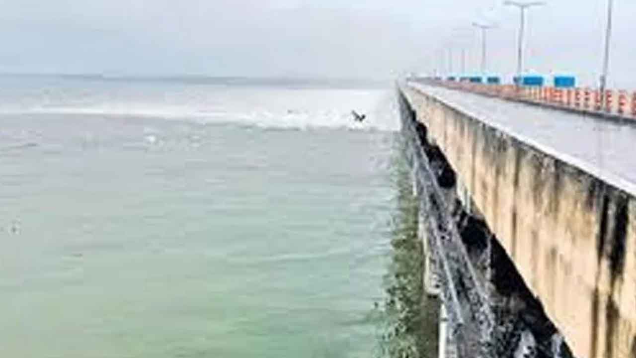 గోదావరి మిగులు జలాల తరలింపునకే ‘బనకచర్ల’