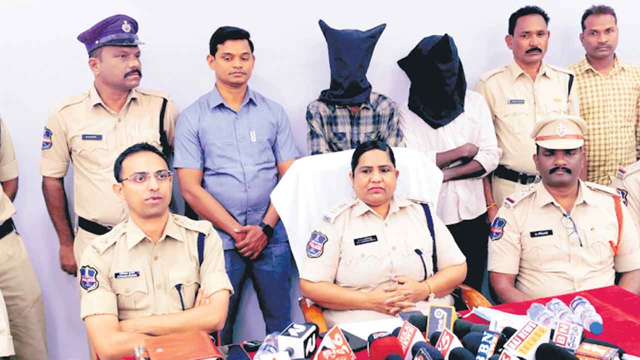 న్యూ ఇయర్ విందు కోసం చోరీ