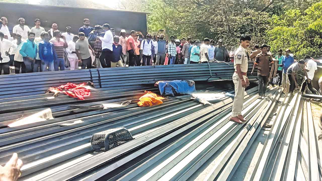 మామునూరులో ఘోర రోడ్డు ప్రమాదం