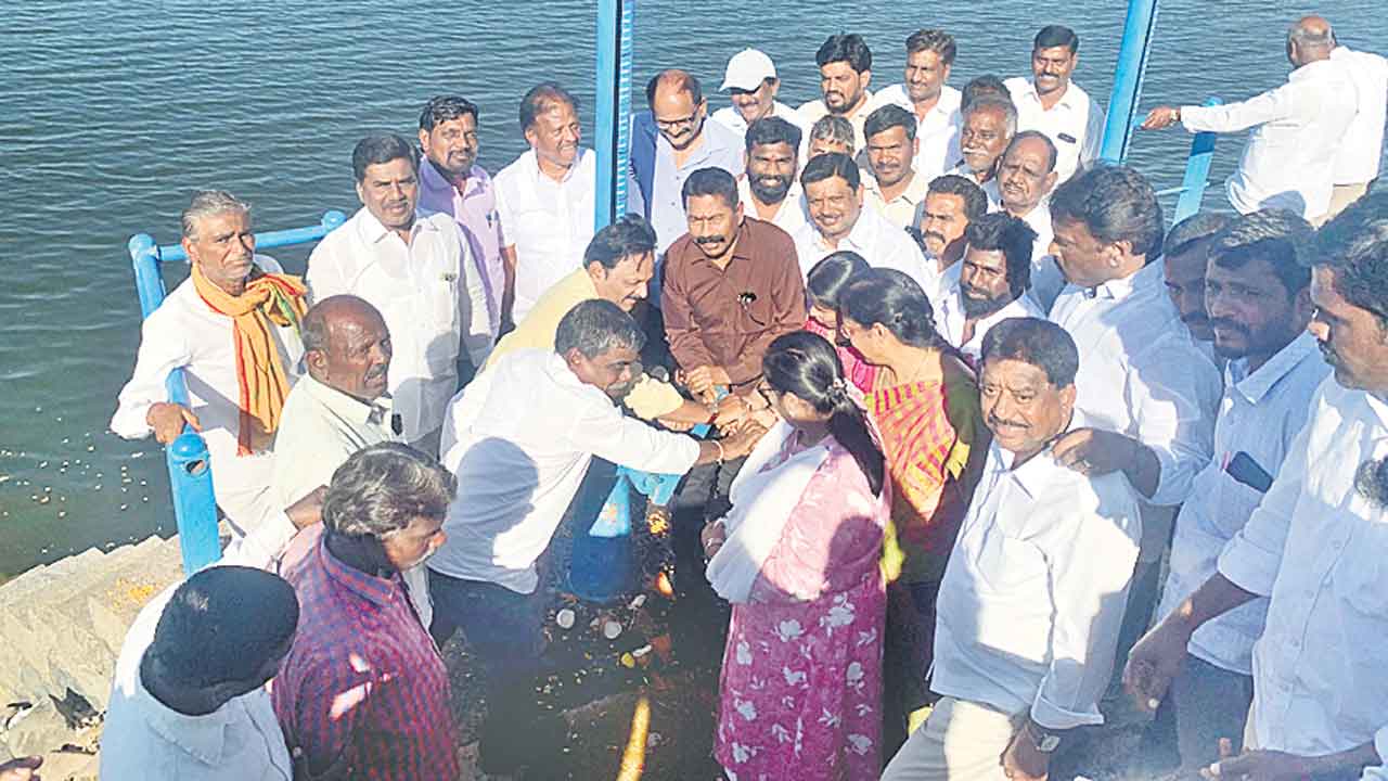 నీటిని పొదుపుగా వాడుకోవాలి