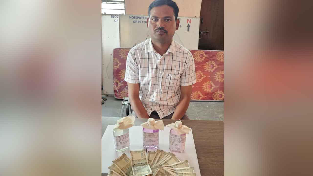 12,500 లంచం తీసుకుంటూ.. ఏసీబీకి చిక్కిన లింగంపేట ఎస్సై