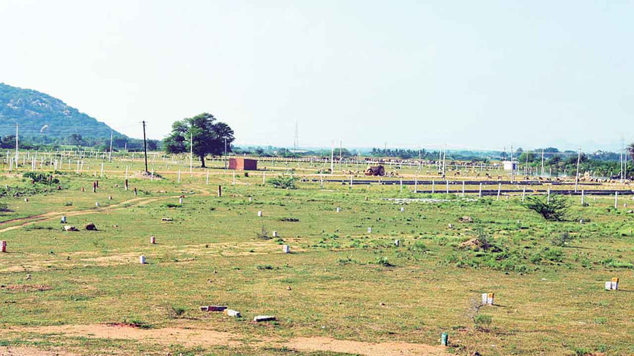 Congress Govt | భూములు అమ్మలేం.. వేలానికి వెళ్తే సగం ధర కూడా డౌటే