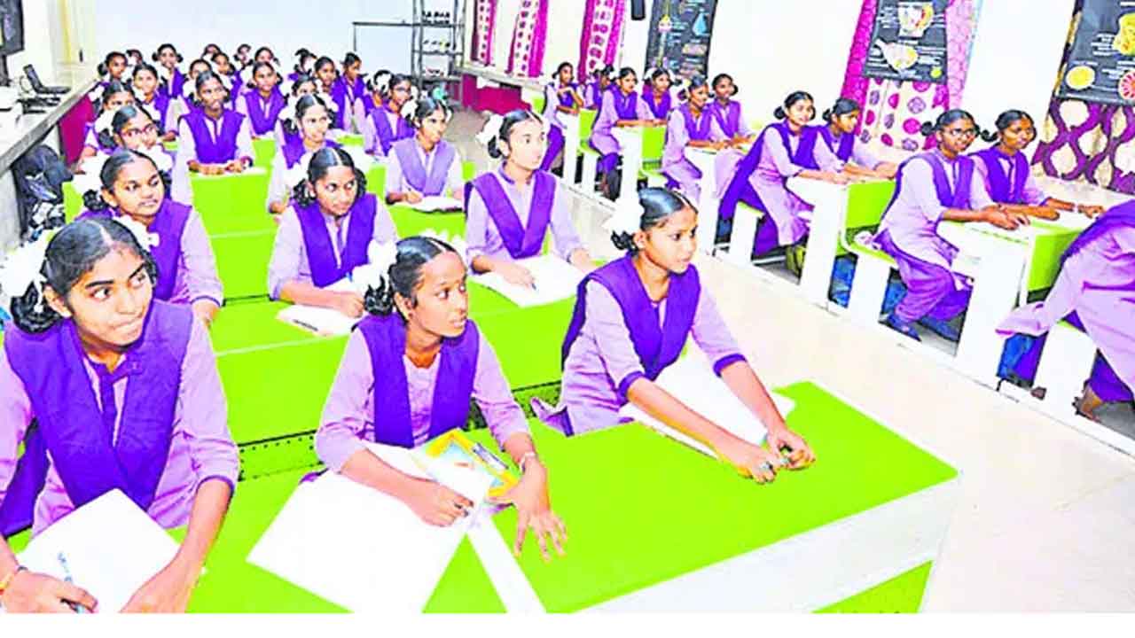 గిరిజన పాఠశాలల్లో టీచర్ల కొరత