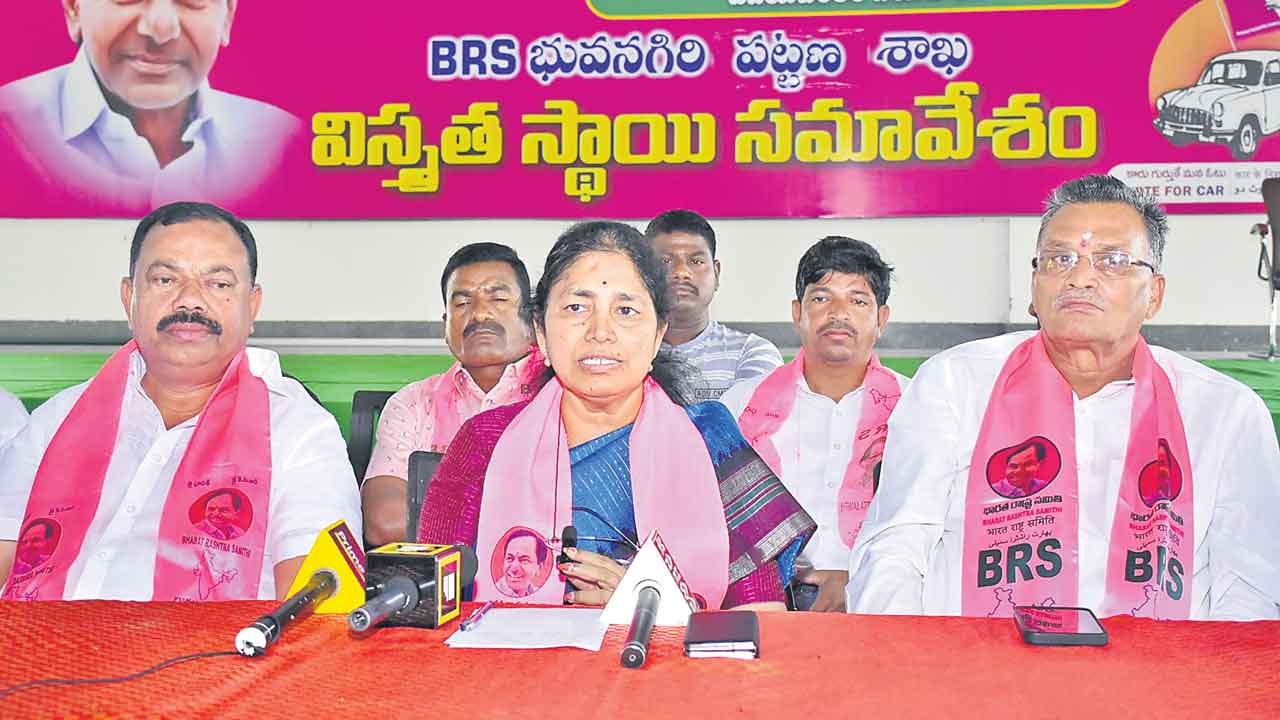 బీఆర్‌ఎస్‌ కన్నెర్ర చేస్తే కాంగ్రెస్‌ భూ స్థాపితం