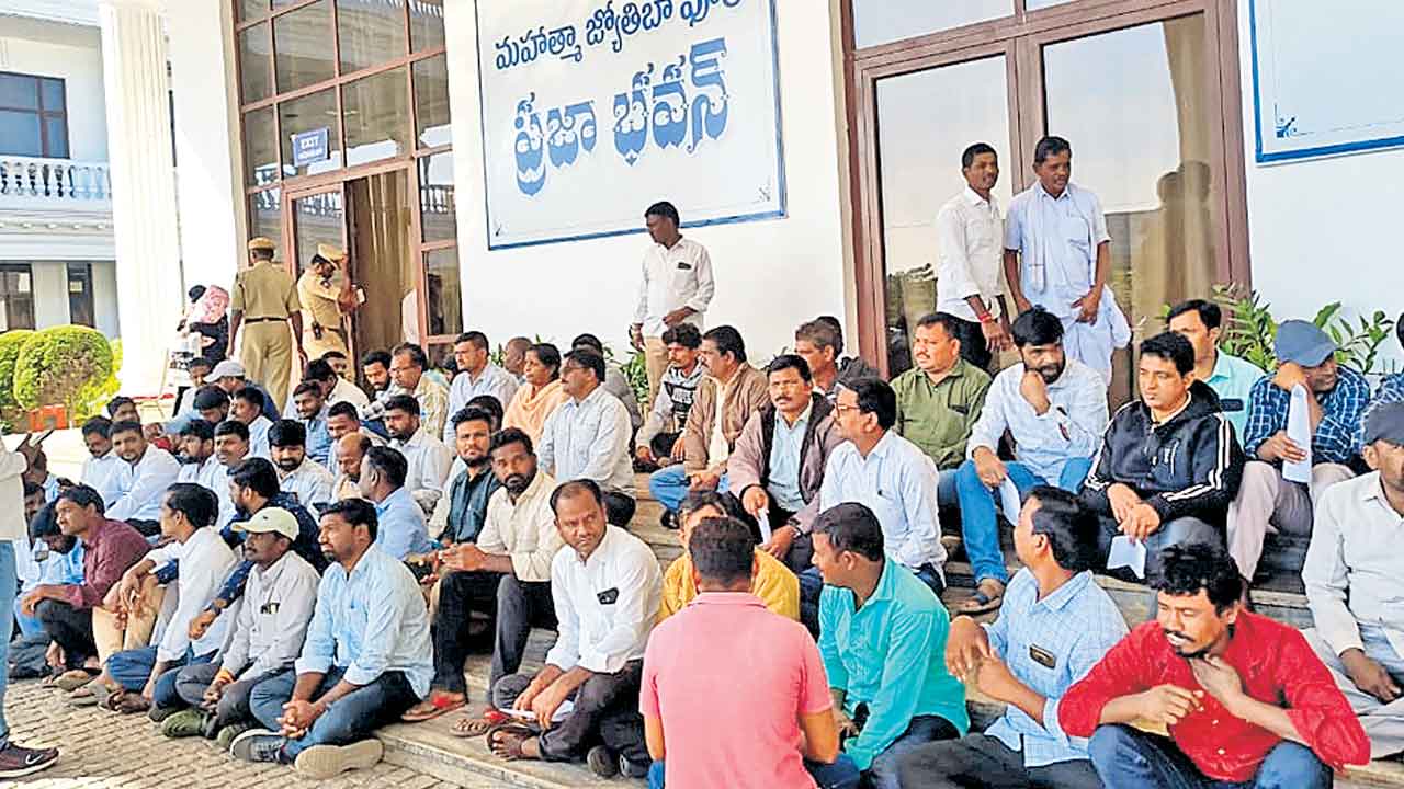 మా పోస్టింగ్స్‌ ఎప్పుడిస్తరు?