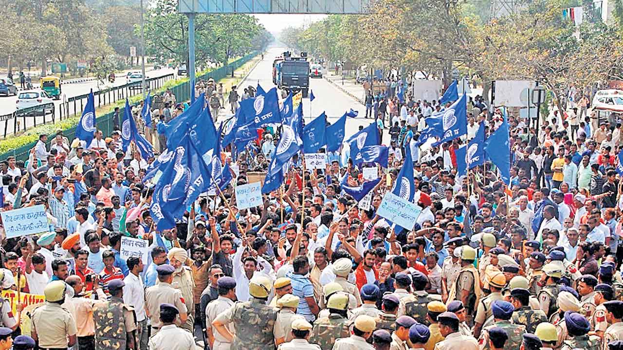 రిజర్వేషన్లతో కొందరికే లబ్ధి