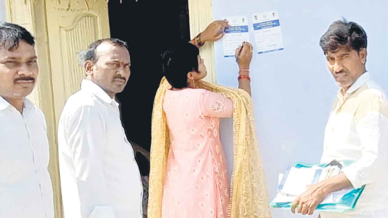 సర్వే చేయించారు.. పారితోషికం మరిచారు!