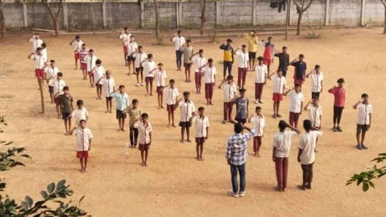 ‘ఆశ్రమా’ల్లో అటకెక్కిన చదువులు