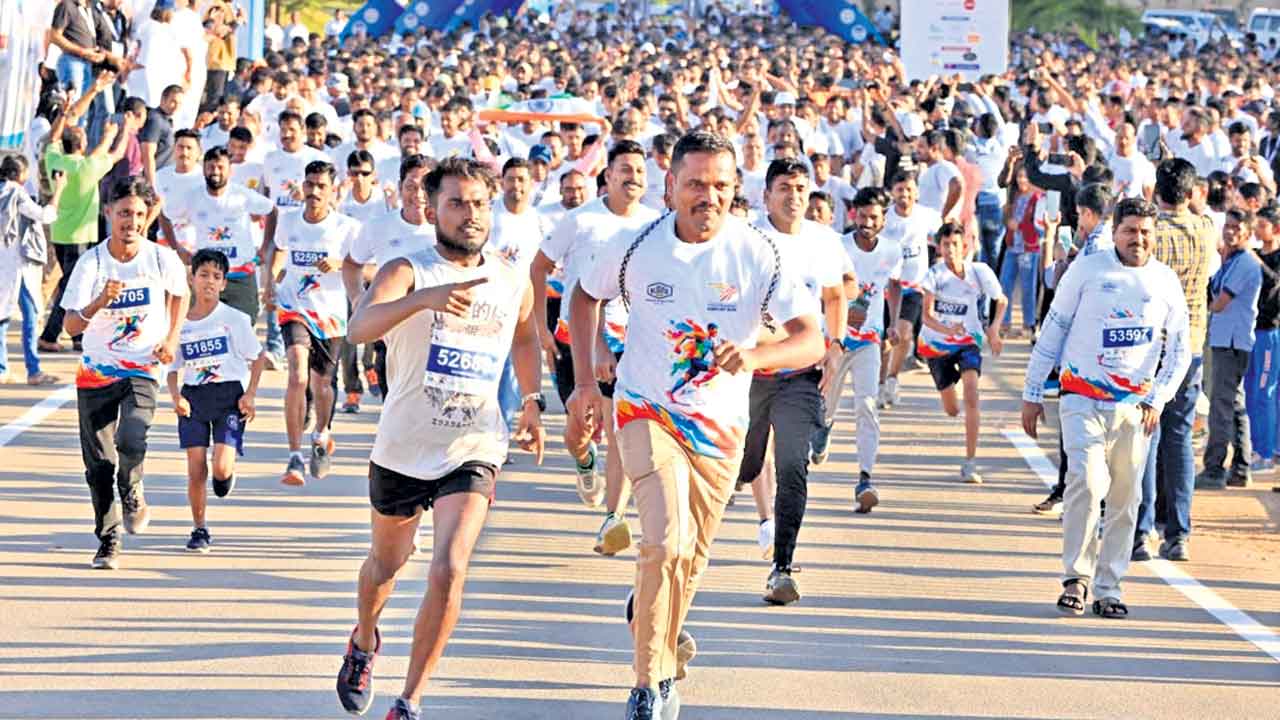 శంషాబాద్‌ ఎయిర్‌పోర్టులో 10 కే రన్‌