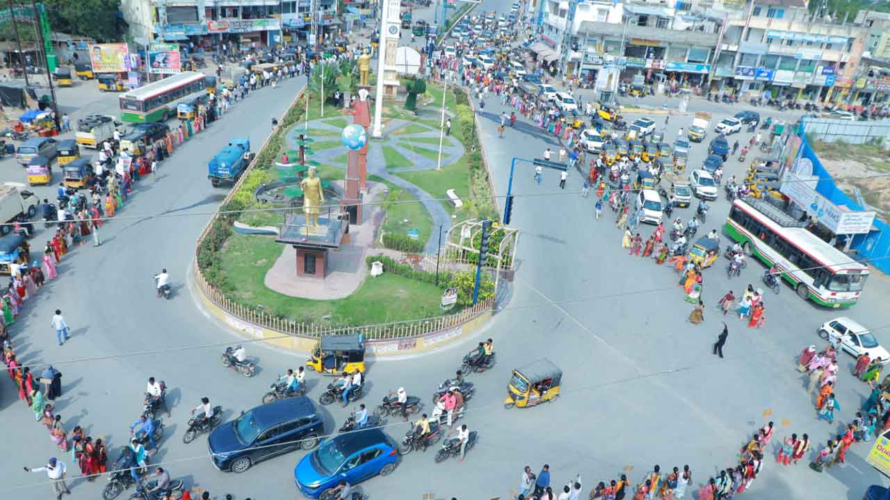 ప్రభుత్వంపై పోరుబాట.. హామీల అమలు కోసం ఆందోళనలు