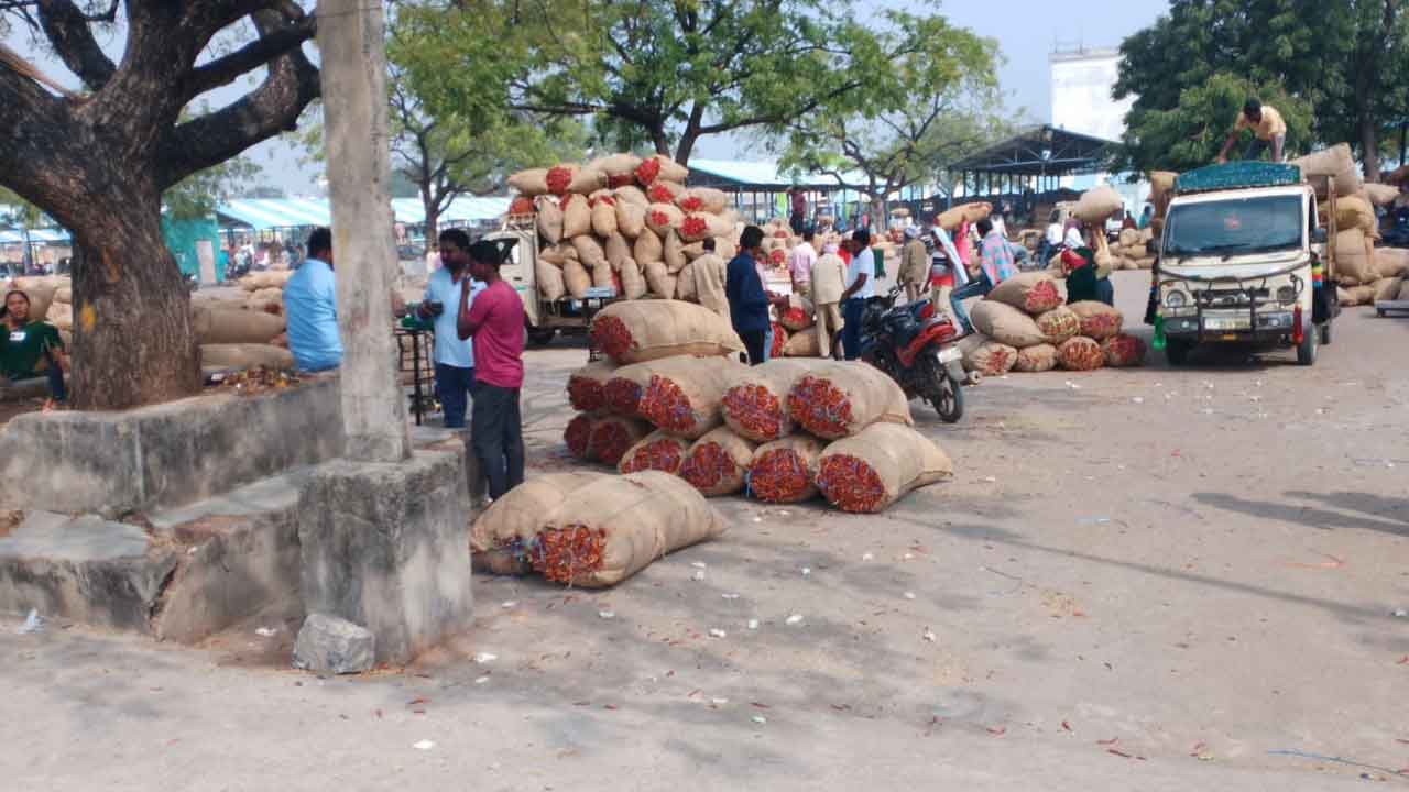 దాచినా ధర రాలే..