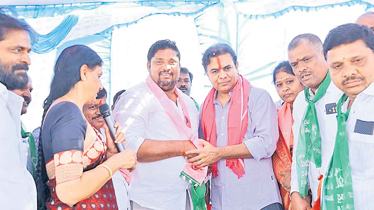 కేటీఆర్‌ సమక్షంలో భారీగా చేరికలు