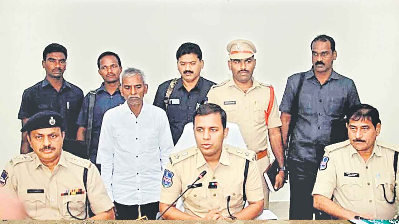 మావోయిస్టు నేత మచ్చ సోమయ్య లొంగుబాటు