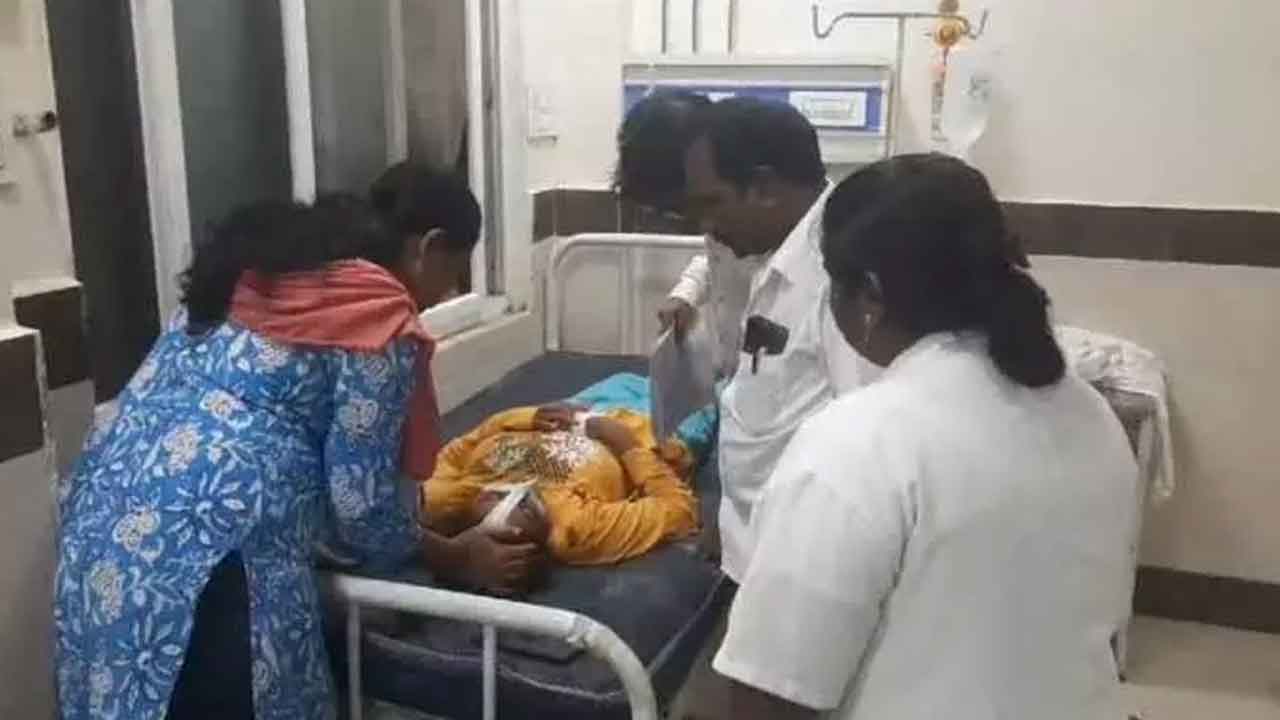 గురుకులంలో విద్యార్థిని ఆత్మహత్యాయత్నం