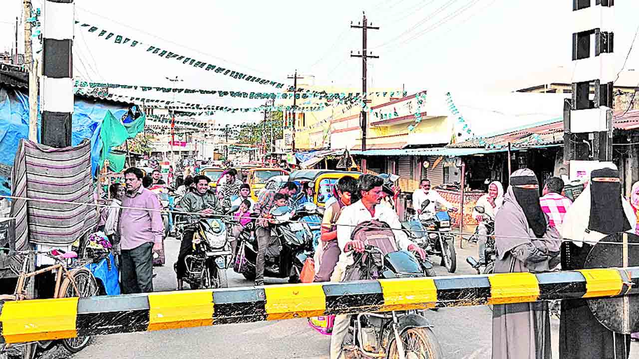 తిప్పలు తప్పేదెప్పుడు.. ?