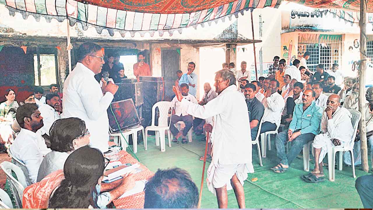 సర్కారు పై పోరు దద్దరిల్లె ఊరు