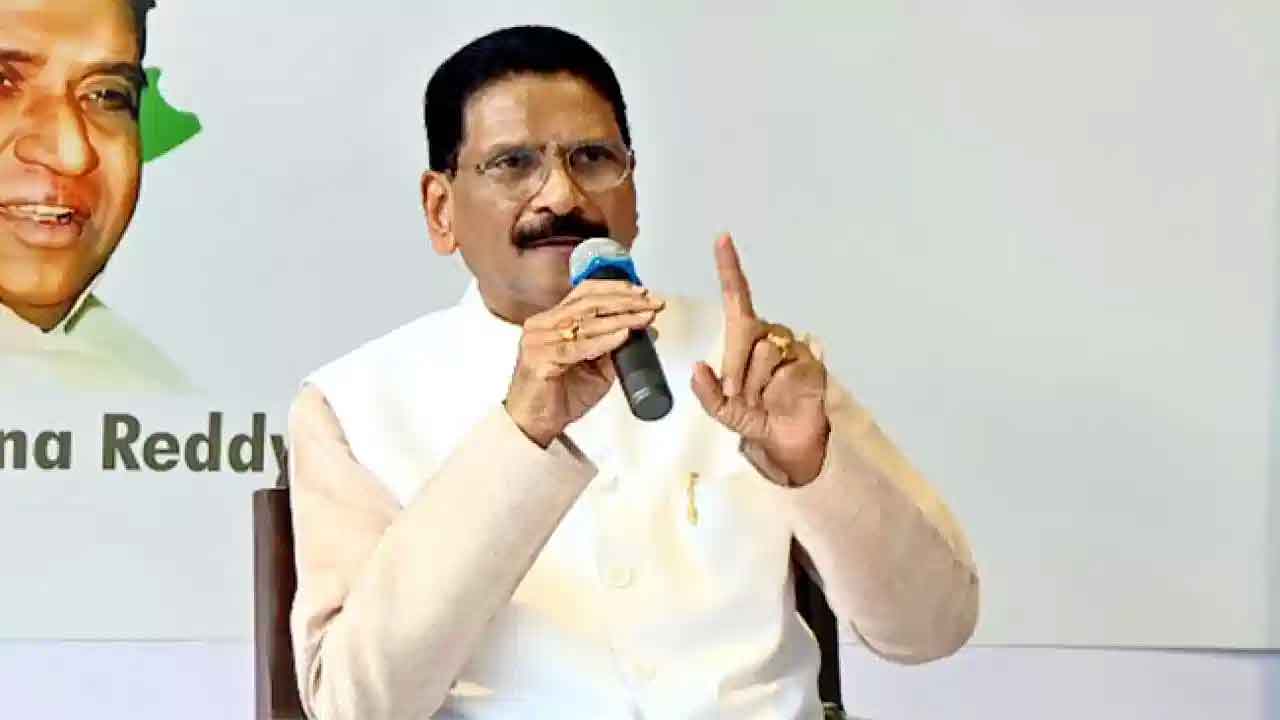 బీసీ రిజర్వేషన్లు 42 శాతానికి పెంచాలి