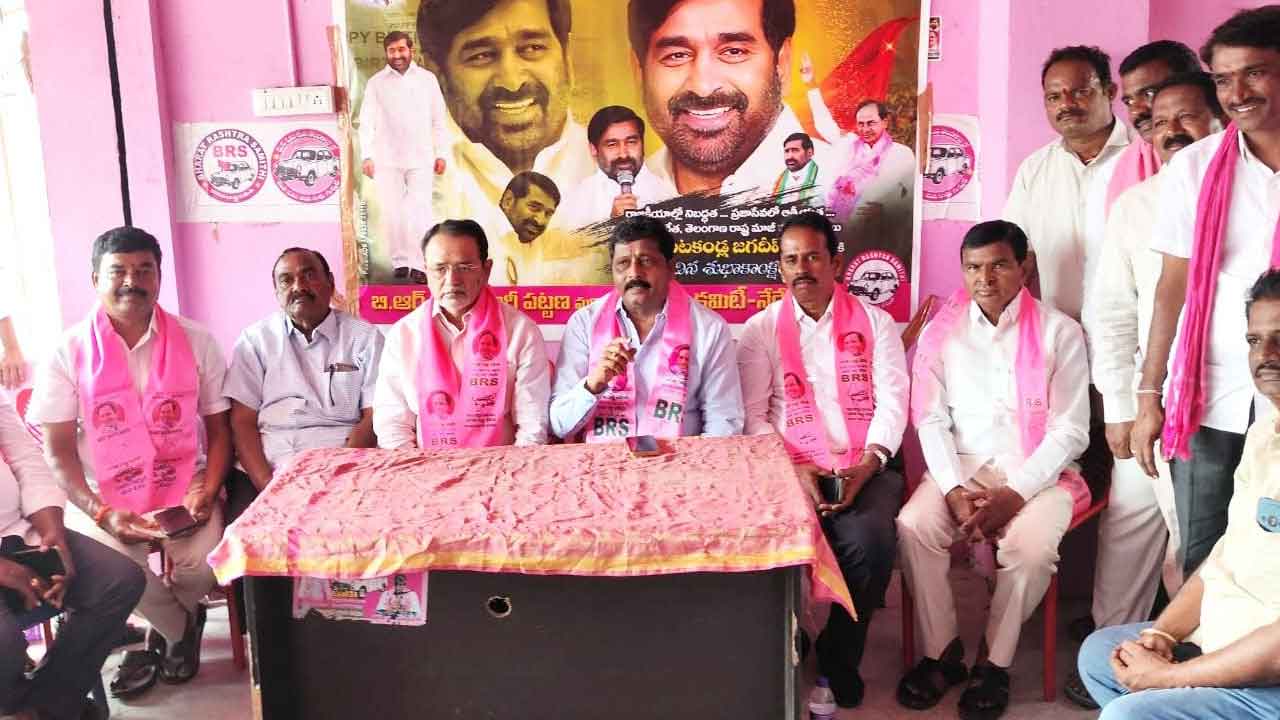 మాయమాటలతో పబ్బం గడుపుతున్న ప్రభుత్వం