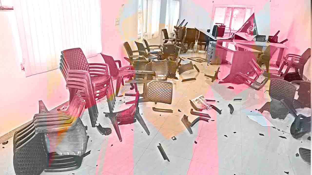 కాంగ్రెస్‌ గూండాల అరాచకం