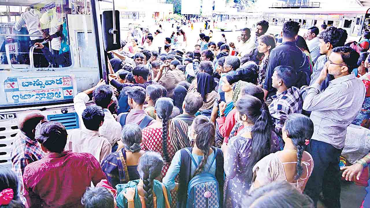 సీట్ల కోసం పాట్లు