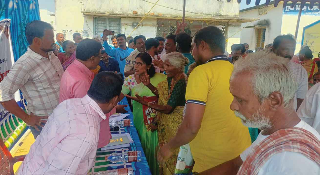 నిలదీతలు.. అడ్డగింతలు