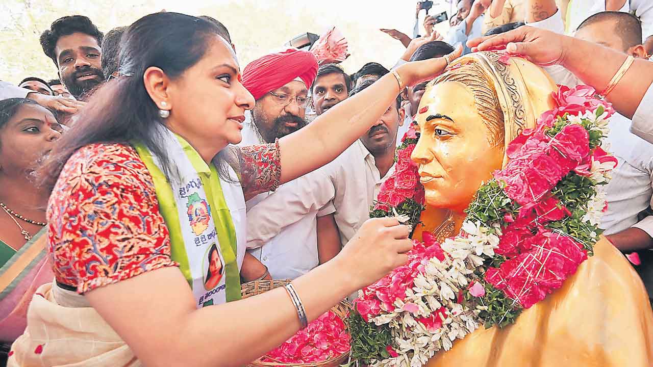 దద్దరిల్లిన ధర్నా చౌక్‌