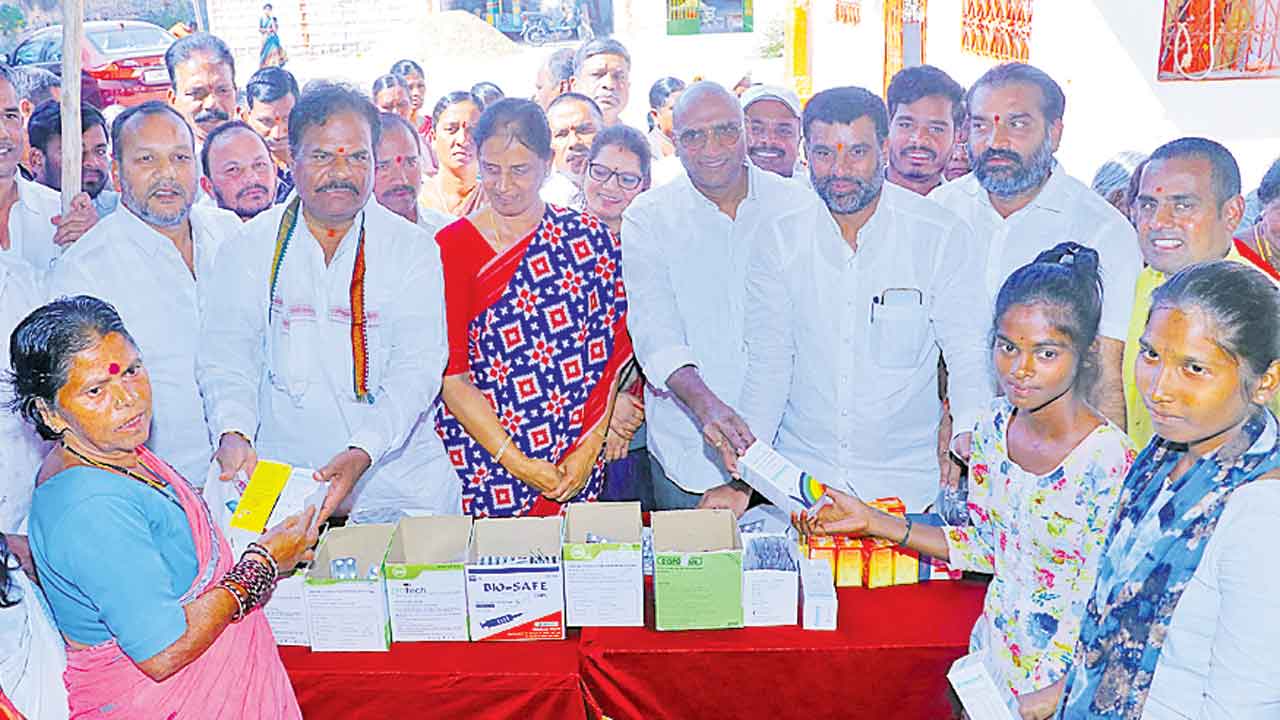 అధ్వానస్ధితిలో సర్కారు దవాఖానలు