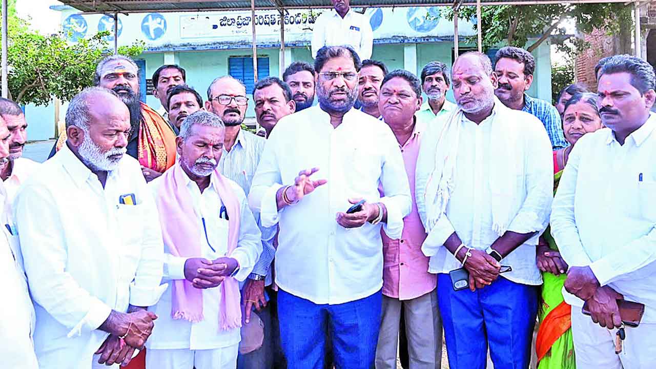 పుట్టిన ఊరి రుణం తీర్చుకుంటా..