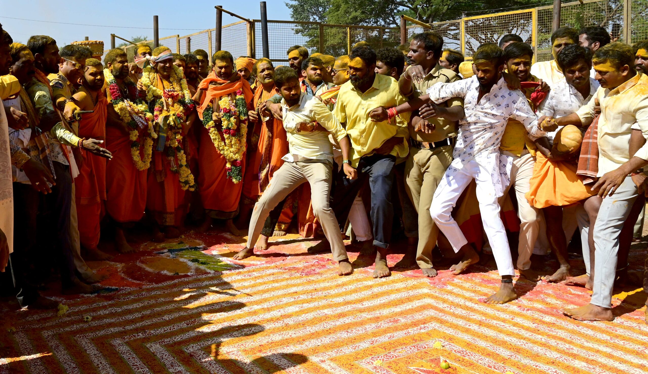 కొమురవెల్లి జాతరలో వేసిన పట్నం