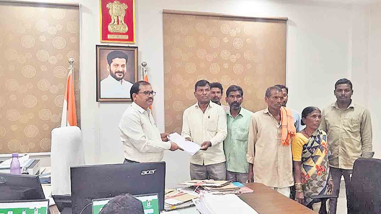 మా భూములను కబ్జా చేస్తున్నారు..