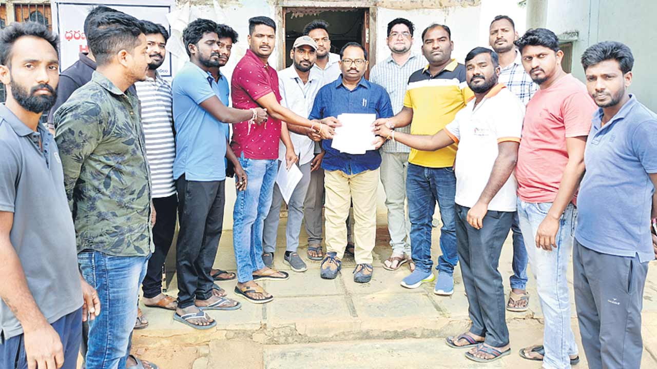 కొందరికే రేషన్‌ కార్టులు