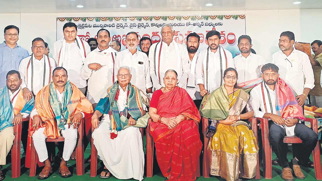 ప్రజల మధ్యే ఉండాలి