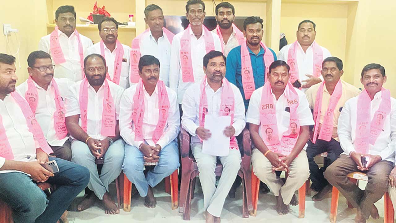 ఏడాదిలో పైసా పని చేశారా?