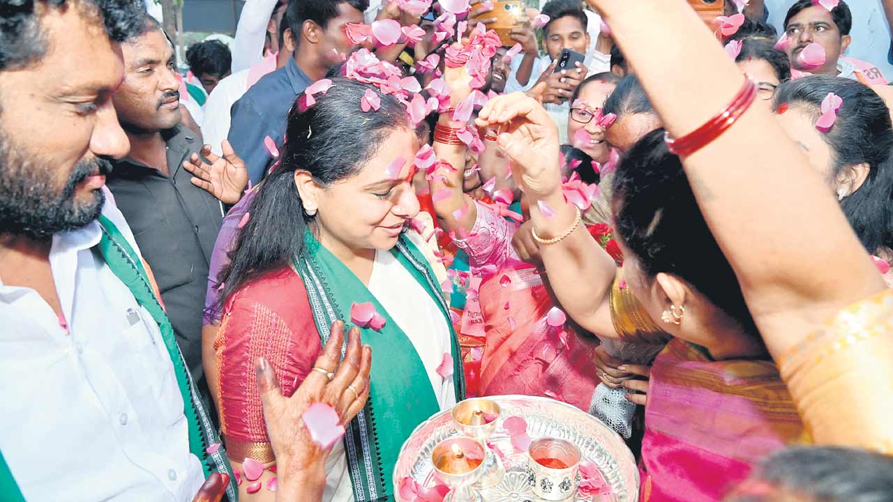 కనిపించేదంతా కేసీఆర్‌ అభివృధ్ధే